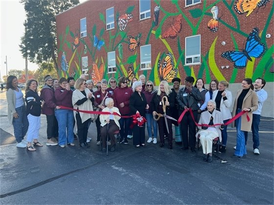 Mayor Gregory attends ribbon cutting for a new mural for Hospice of Southern Illinois & the Belleville Mural Project.